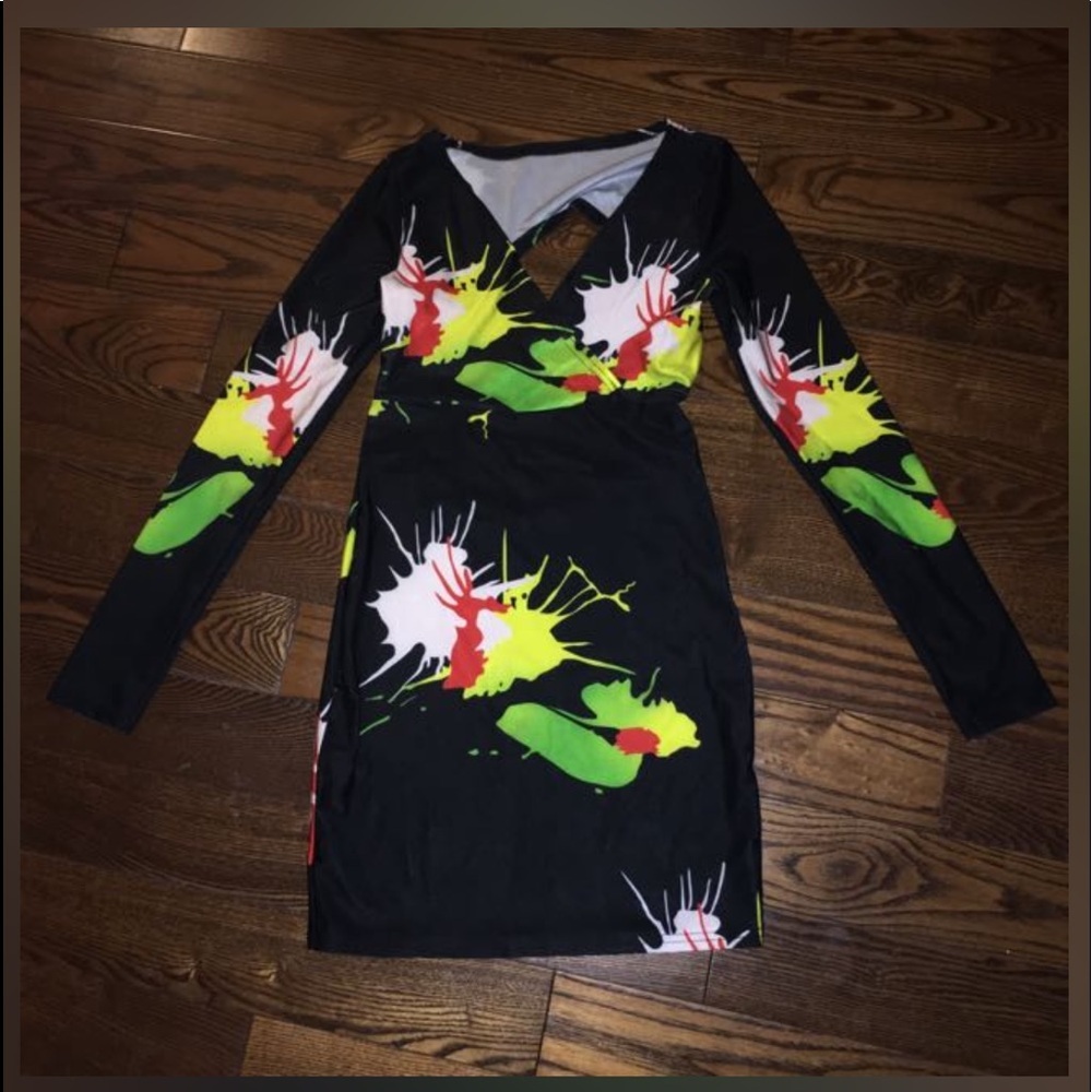 Long sleeve open back floral dress